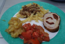 Gefüllter Schweinerücken Caprese Rollbraten Caprese vom Grill