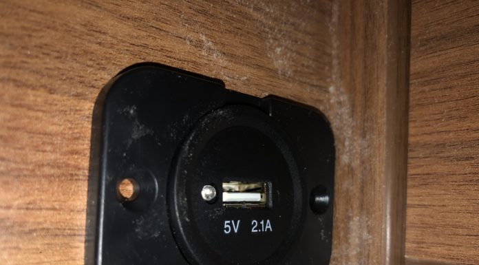 Einbau von USB Ladebuchsen