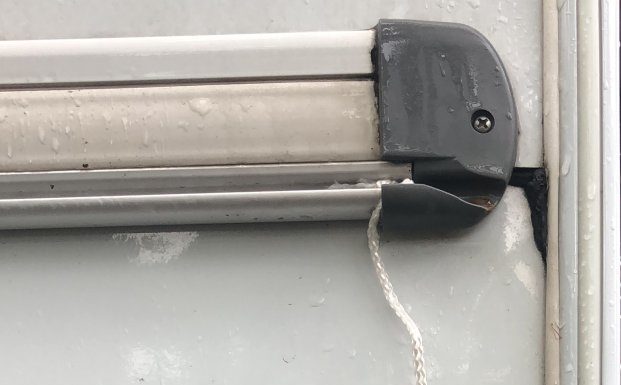 Tropfgeräusche auf der Stoßstange